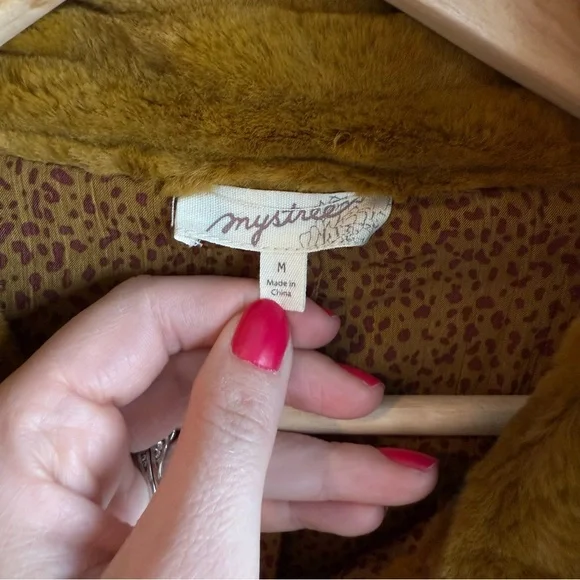 Mystree Women Mustard Faux Fur Full Zip Jacket Size Medium - Picture 3 of 5